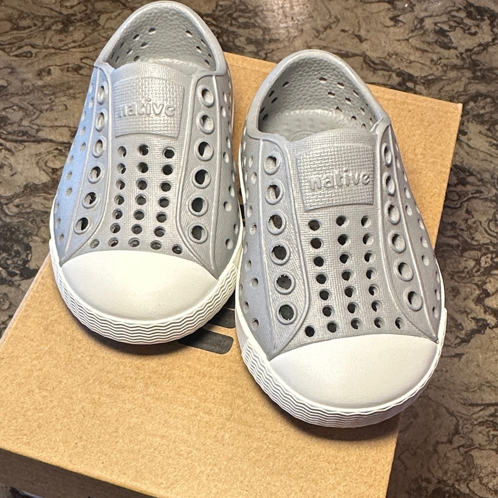 Native Kids Gray and White Water Shoes